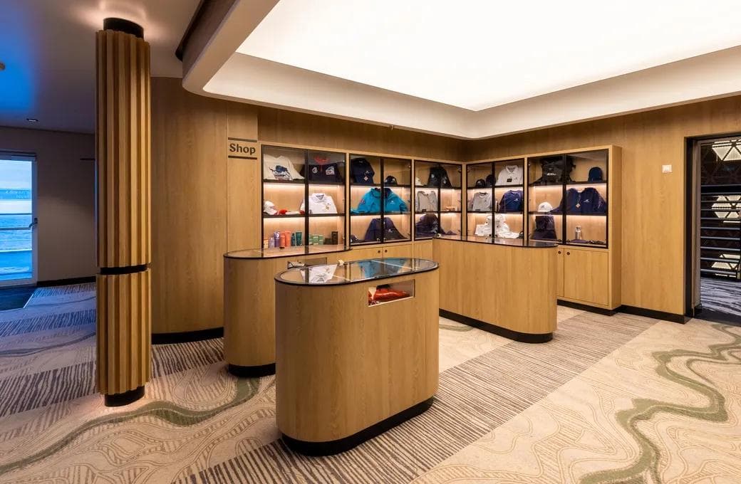 Лайнер SH Minerva, компании Swan Hellenic. Фото 1