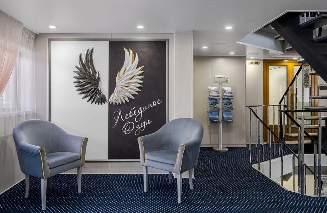 Лайнер Лебединое озеро, компании Созвездие. Фото 1