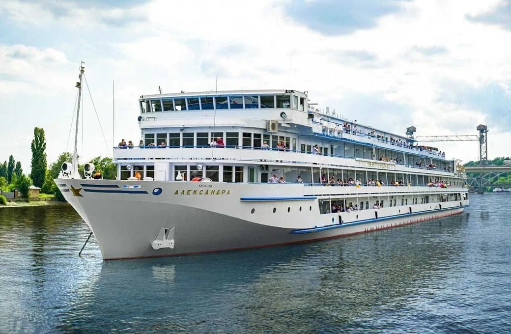 Лайнер Александра, компании Донинтурфлот. Фото 1