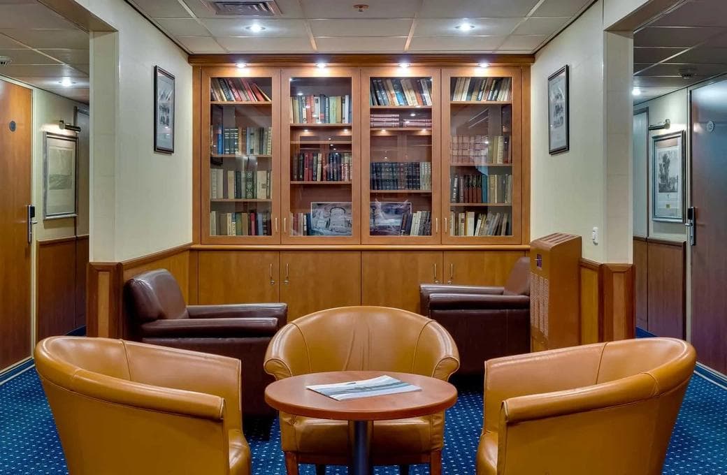 Лайнер Тихий Дон, компании Донинтурфлот. Фото 1