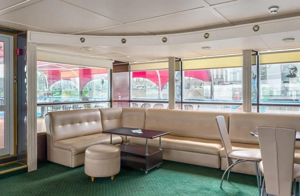 Лайнер Михаил Фрунзе, компании ВодоходЪ. Фото 1