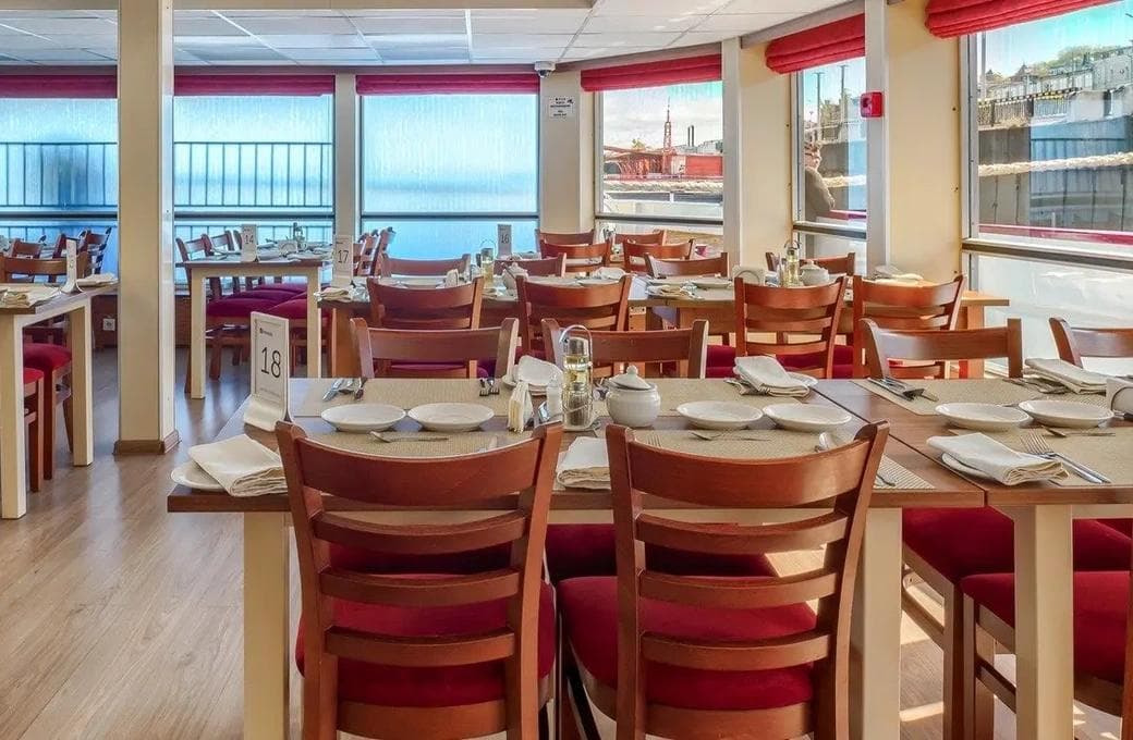 Лайнер Георгий Жуков, компании ВодоходЪ. Фото 1