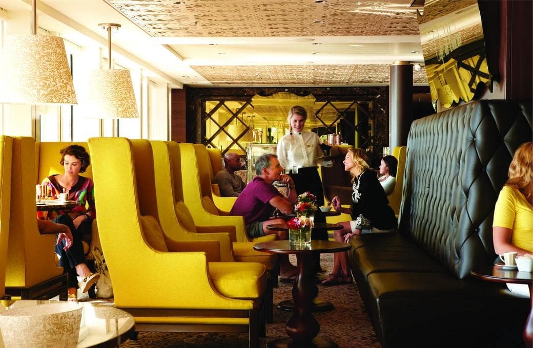 Лайнер Celebrity Equinox, компании Celebrity Cruises. Фото 1