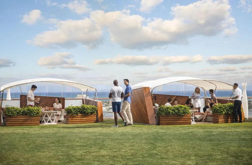 Лайнер Celebrity Solstice, компании Celebrity Cruises. Фото 1