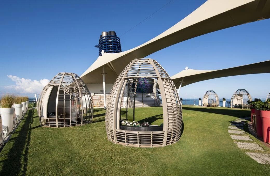 Лайнер Celebrity Equinox, компании Celebrity Cruises. Фото 1