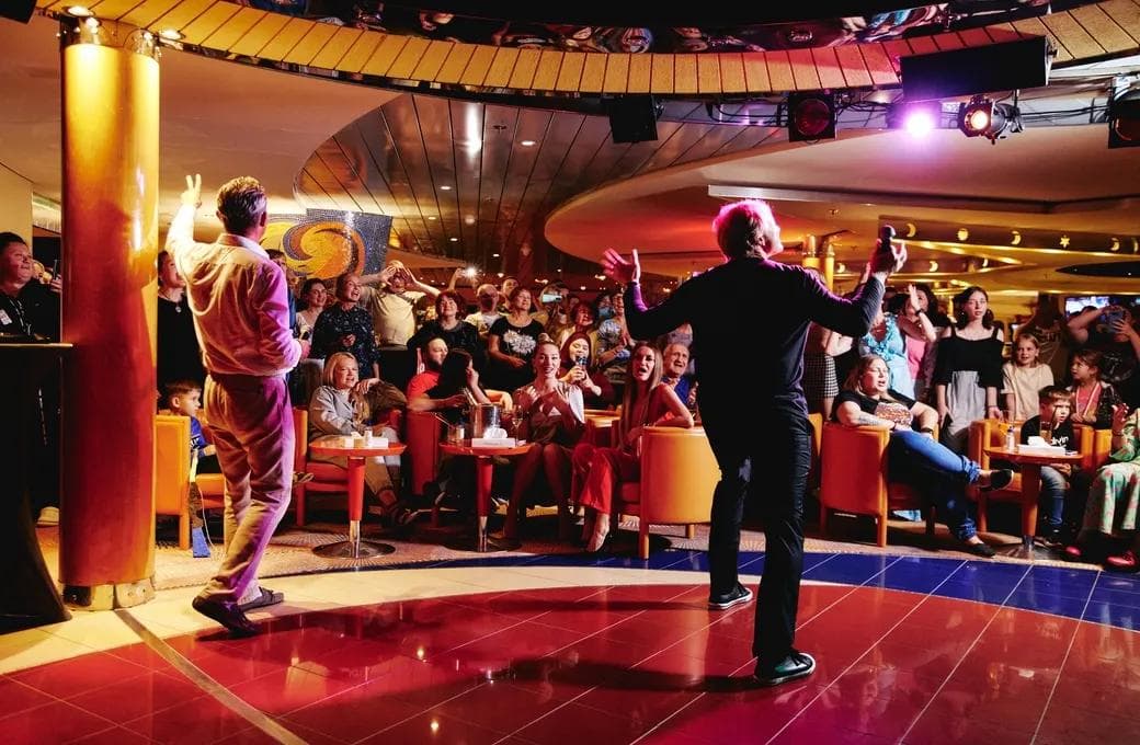 Лайнер Astoria Grande, компании Astoria Grande Cruises. Фото 1