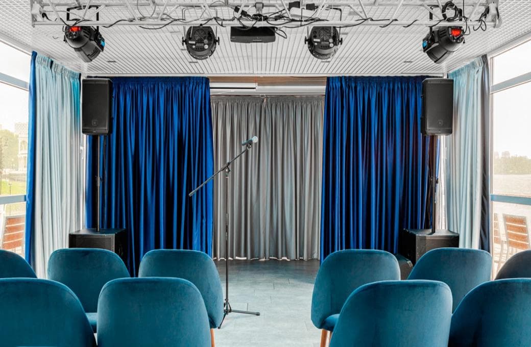 Лайнер Александр Бенуа, компании Созвездие. Фото 1