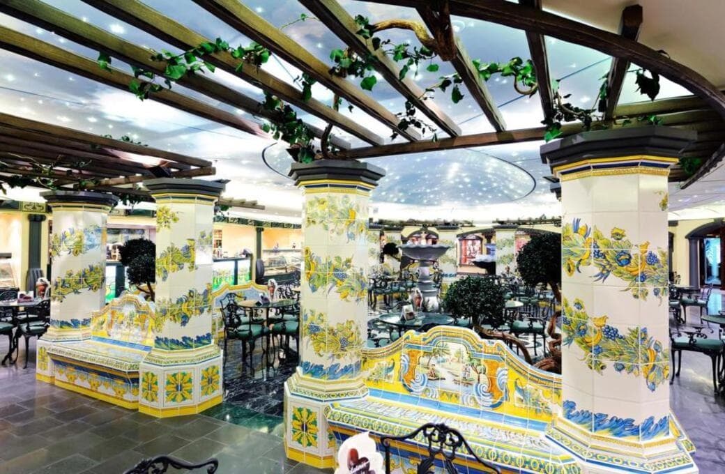 Лайнер MSC Splendida, компании MSC Crociere. Фото 1