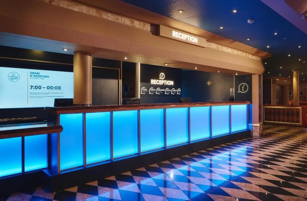 Лайнер Costa Favolosa, компании Costa Cruises. Фото 1