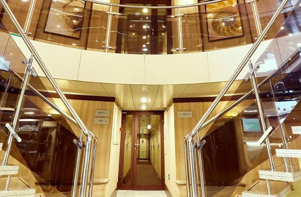 Лайнер Мстислав Ростропович, компании ВодоходЪ. Фото 1