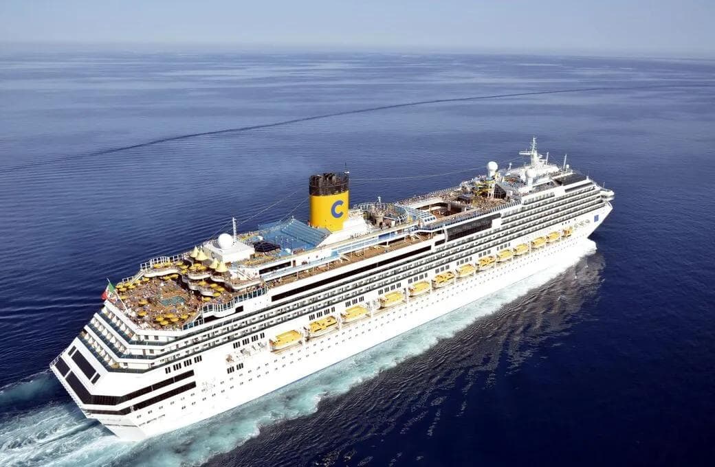 Лайнер Costa Favolosa, компании Costa Cruises. Фото 1