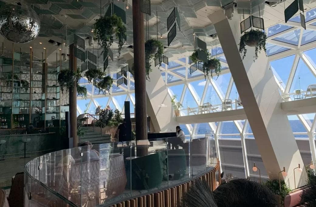 Лайнер Celebrity Apex, компании Celebrity Cruises. Фото 1