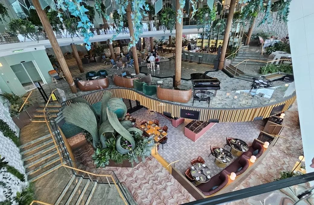 Лайнер Celebrity Apex, компании Celebrity Cruises. Фото 1