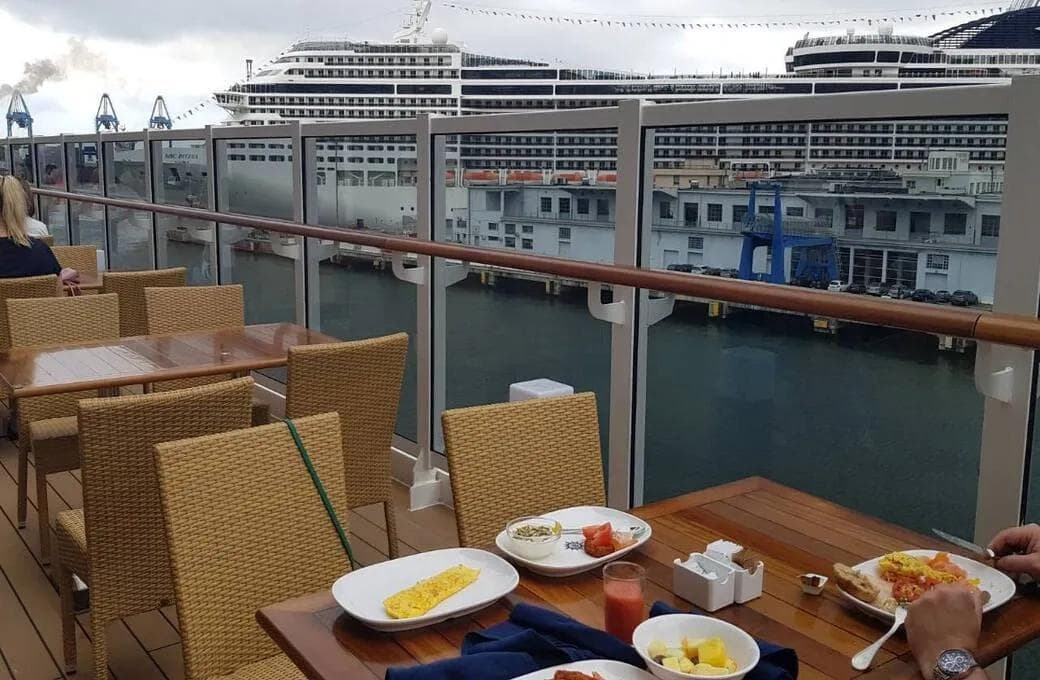 Лайнер MSC Seaview, компании MSC Crociere. Фото 1