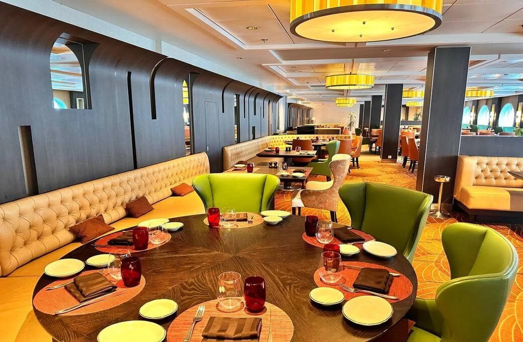 Лайнер Celebrity Infinity, компании Celebrity Cruises. Фото 1