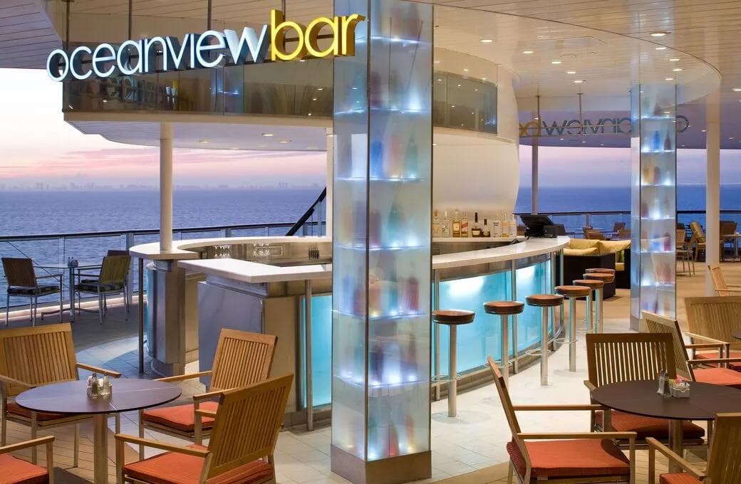 Лайнер Celebrity Solstice, компании Celebrity Cruises. Фото 1