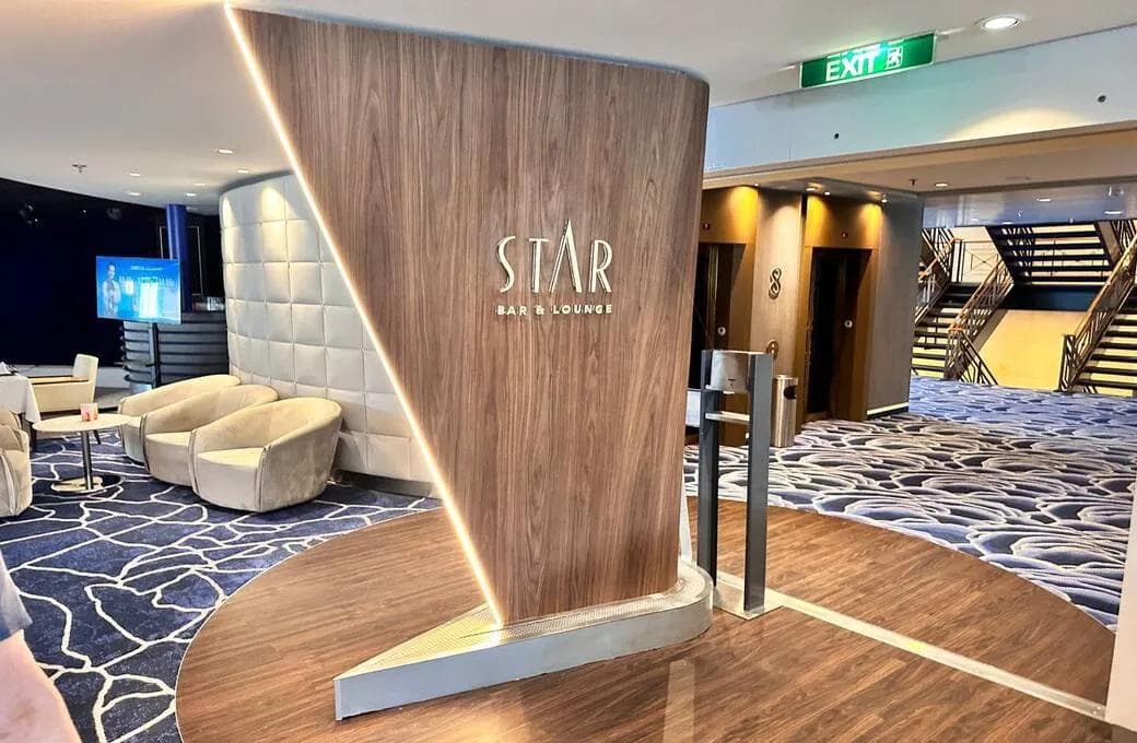 Лайнер Celestyal Discovery, компании Celestyal Cruises. Фото 1