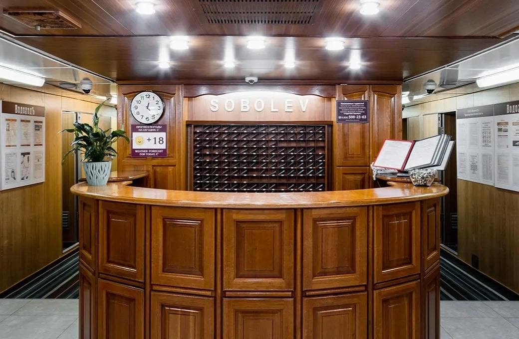 Лайнер Леонид Соболев, компании ВодоходЪ. Фото 1