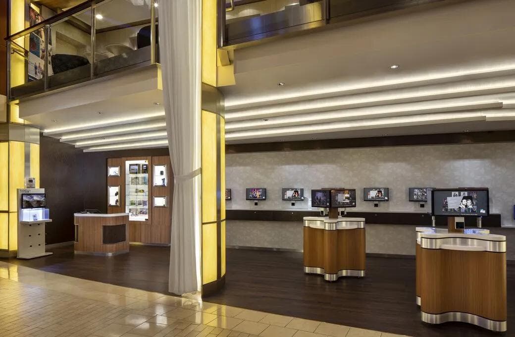 Лайнер Celebrity Silhouette, компании Celebrity Cruises. Фото 1