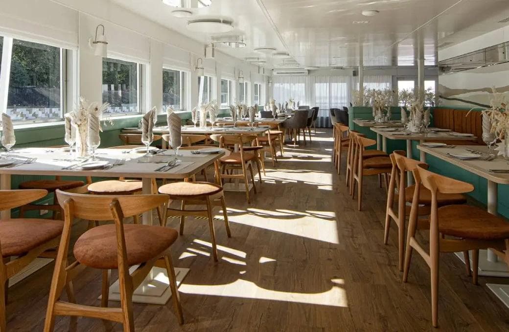 Лайнер Константин Коротков, компании ВодоходЪ. Фото 1