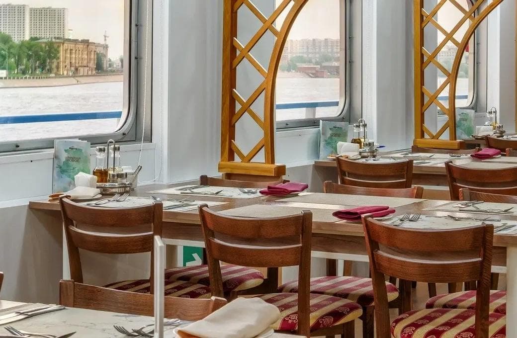 Лайнер Леонид Соболев, компании ВодоходЪ. Фото 1