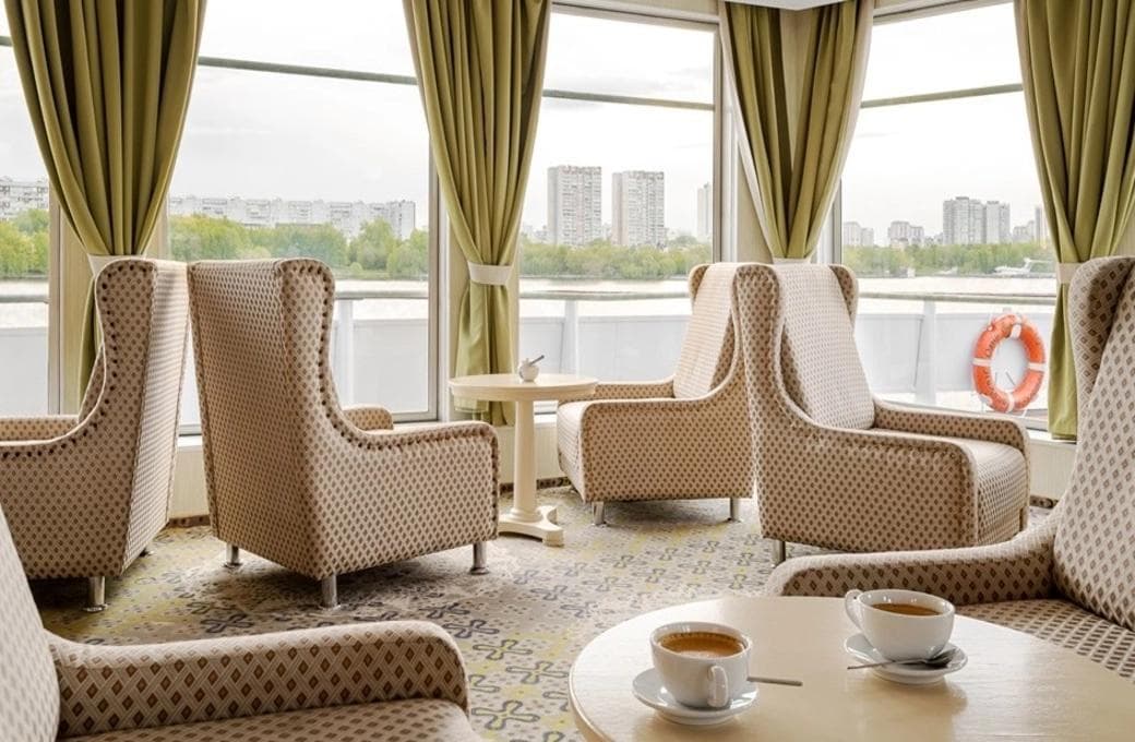 Лайнер Огни большого города, компании Созвездие. Фото 1