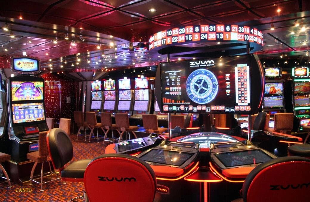 Лайнер Costa Fascinosa, компании Costa Cruises. Фото 1