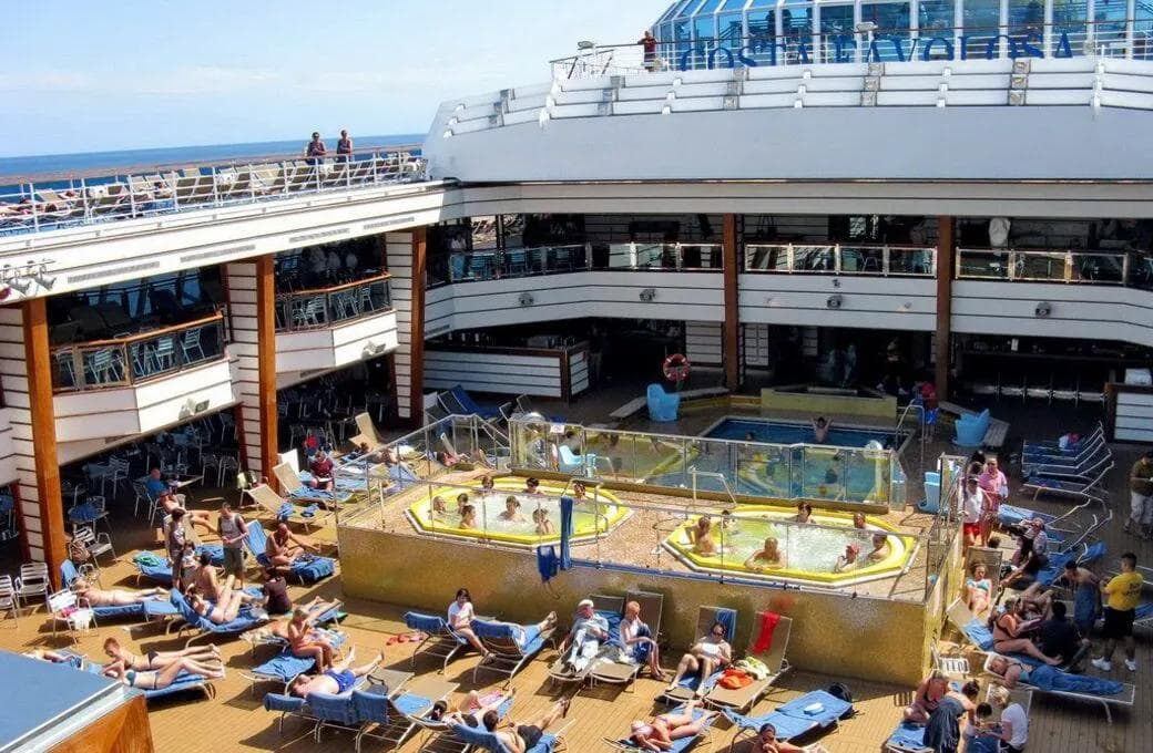 Лайнер Costa Favolosa, компании Costa Cruises. Фото 1