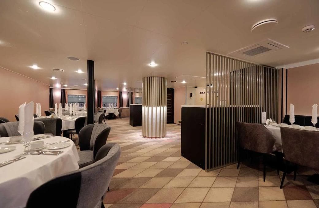 Лайнер Александра, компании Донинтурфлот. Фото 1