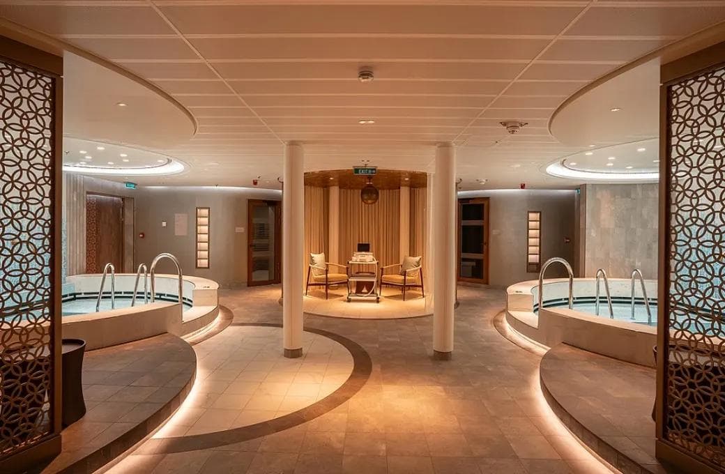 Лайнер Aroya, компании Aroya Cruises. Фото 1