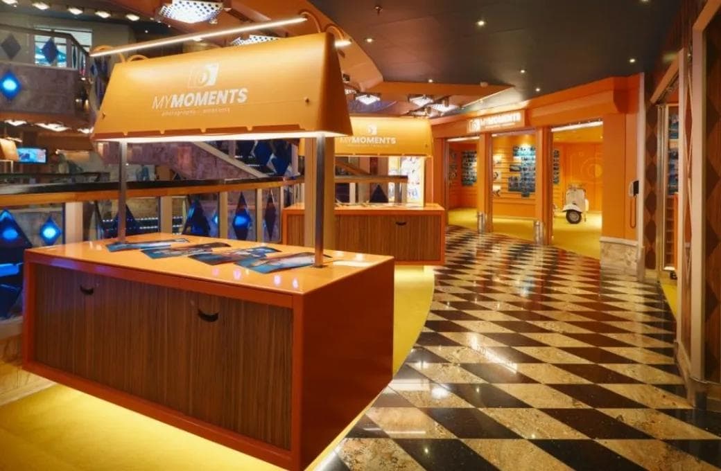 Лайнер Costa Favolosa, компании Costa Cruises. Фото 1