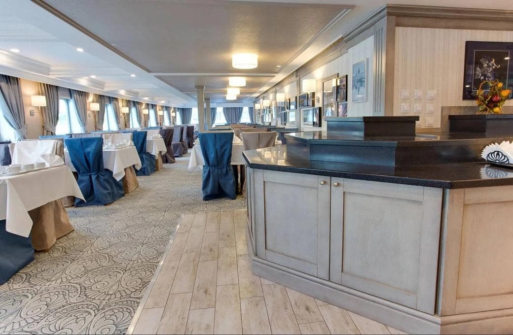 Лайнер Сергей Дягилев, компании Донинтурфлот. Фото 1