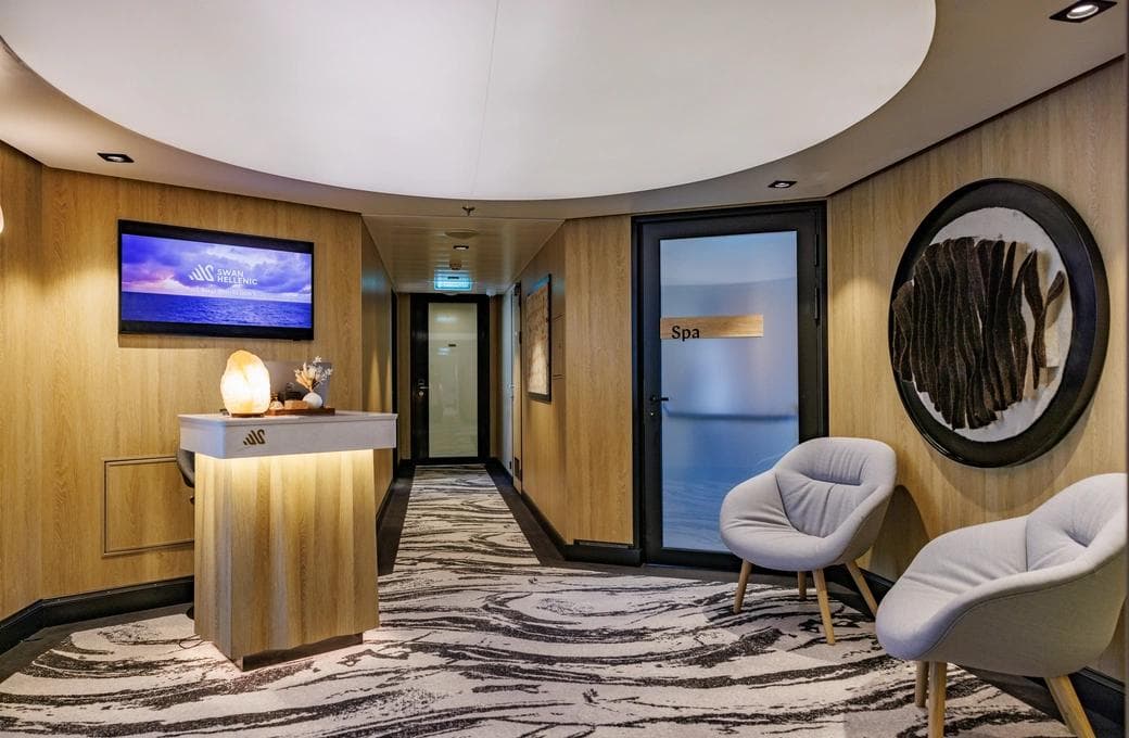 Лайнер SH Diana, компании Swan Hellenic. Фото 1